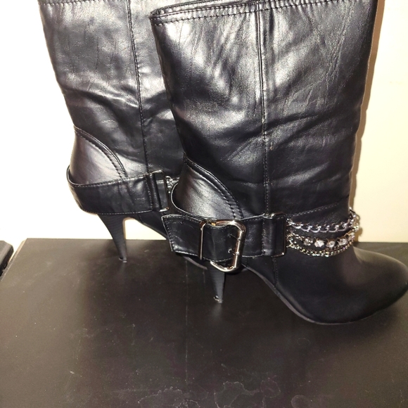 Cute boots - Picture 2 of 3